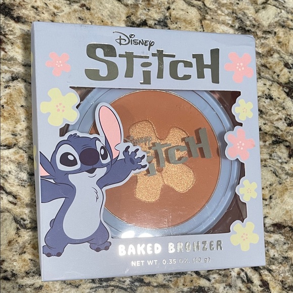 Disney Stitch Floral Bronzer with Warm Tones - Picture 1 of 1